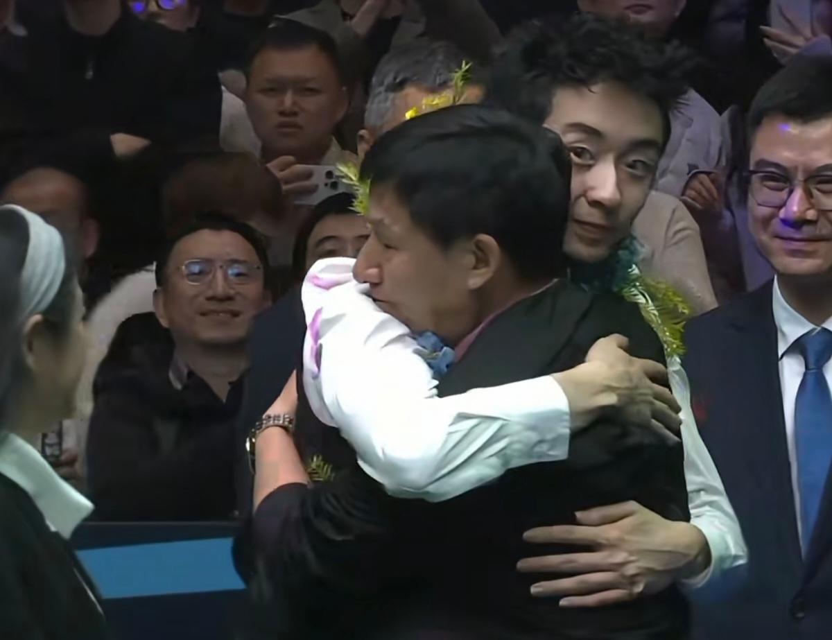 吴宜泽拿下国锦赛冠军，最该感谢的是父亲吴洁斌。这一幕让人想起丁俊晖的成功，背后同