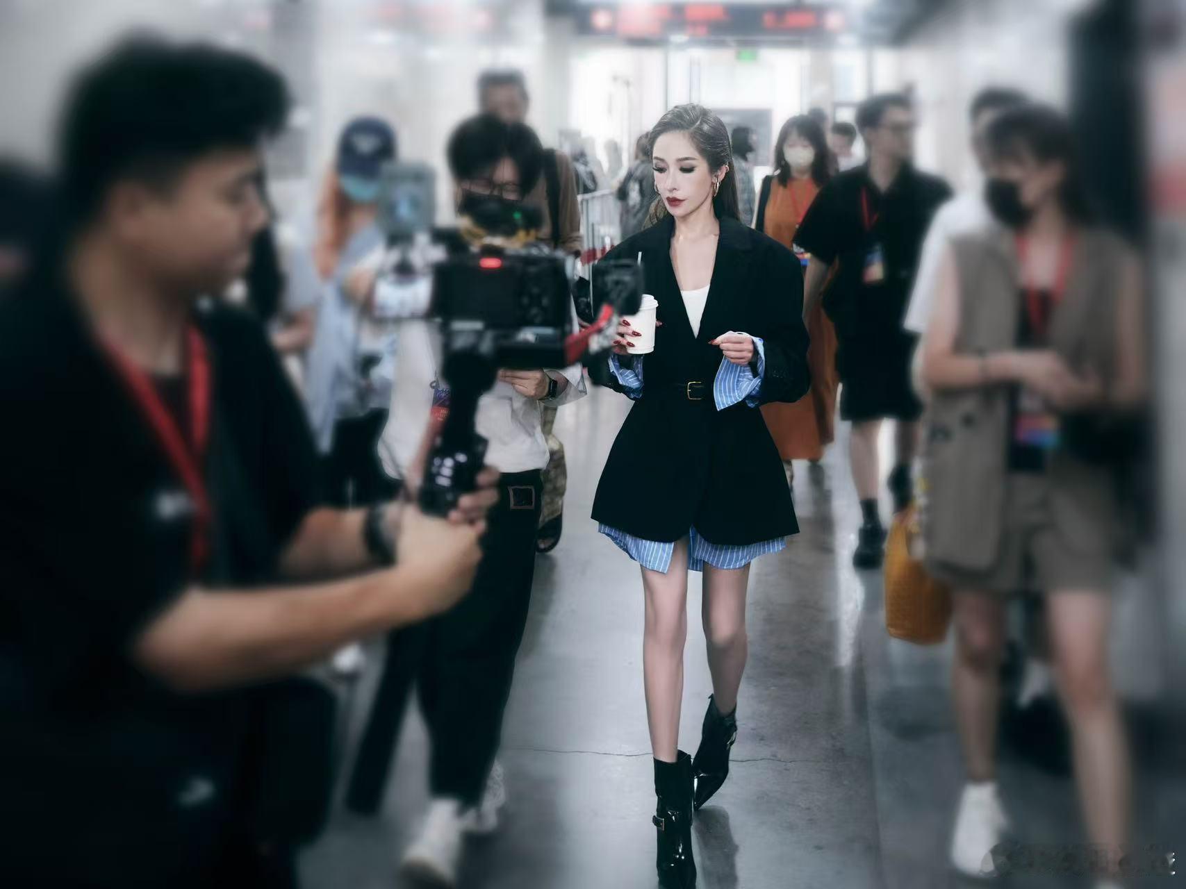 萧亚轩瘦成纸片人谁给萧亚轩做的妆造纸片人身材配顶级妆造，萧亚轩归来slay全场
