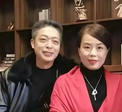 我觉得许敏夫妇要是有钱人，他们的亲儿子可能亲亲热热的就认了，也会和亲生父母亲近。