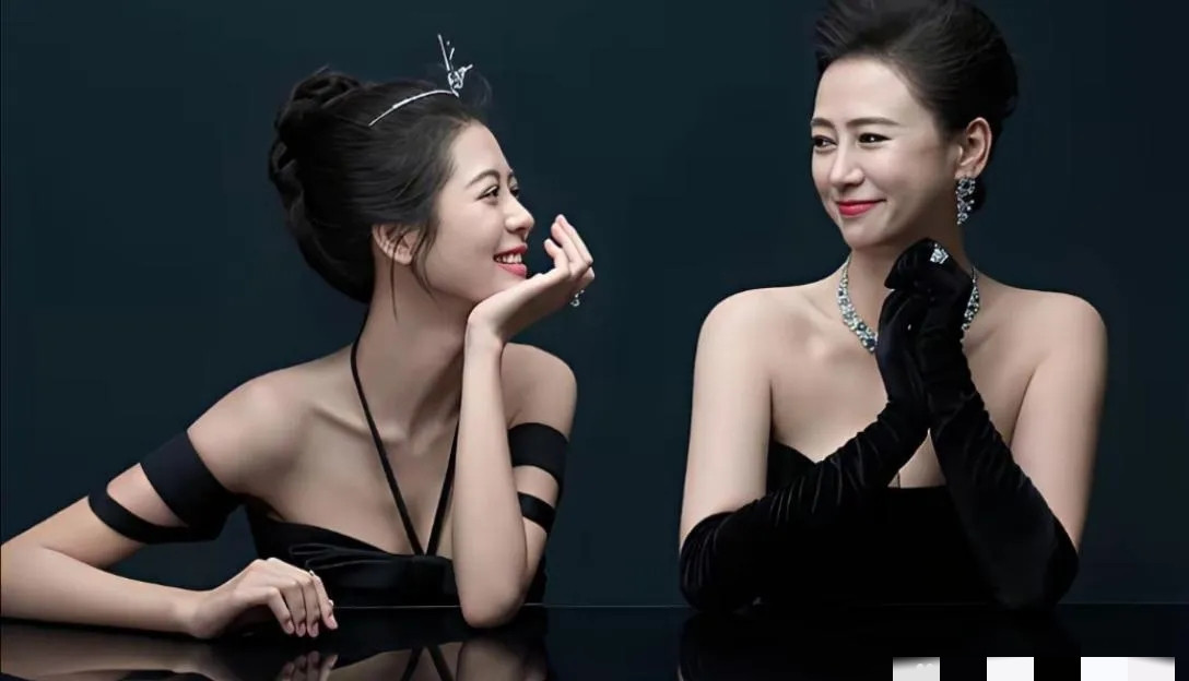 翁虹母女这张脸，真的不是复制粘贴吗？救命！谁还敢说这是普通母女？明明是高颜