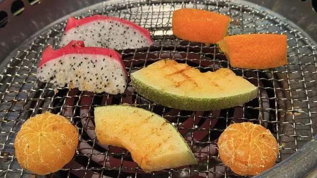 冬天吃水果怕寒？老祖宗的“烤水果”智慧，比吃药还养人！家人们别再纠结冬天能