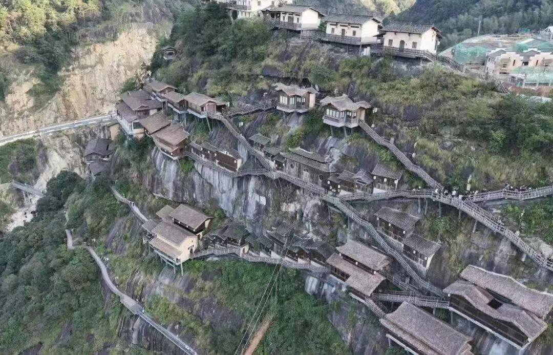 江西一老板耗资28亿打造的仙侠世界，将儿时梦想搬到现实中来。