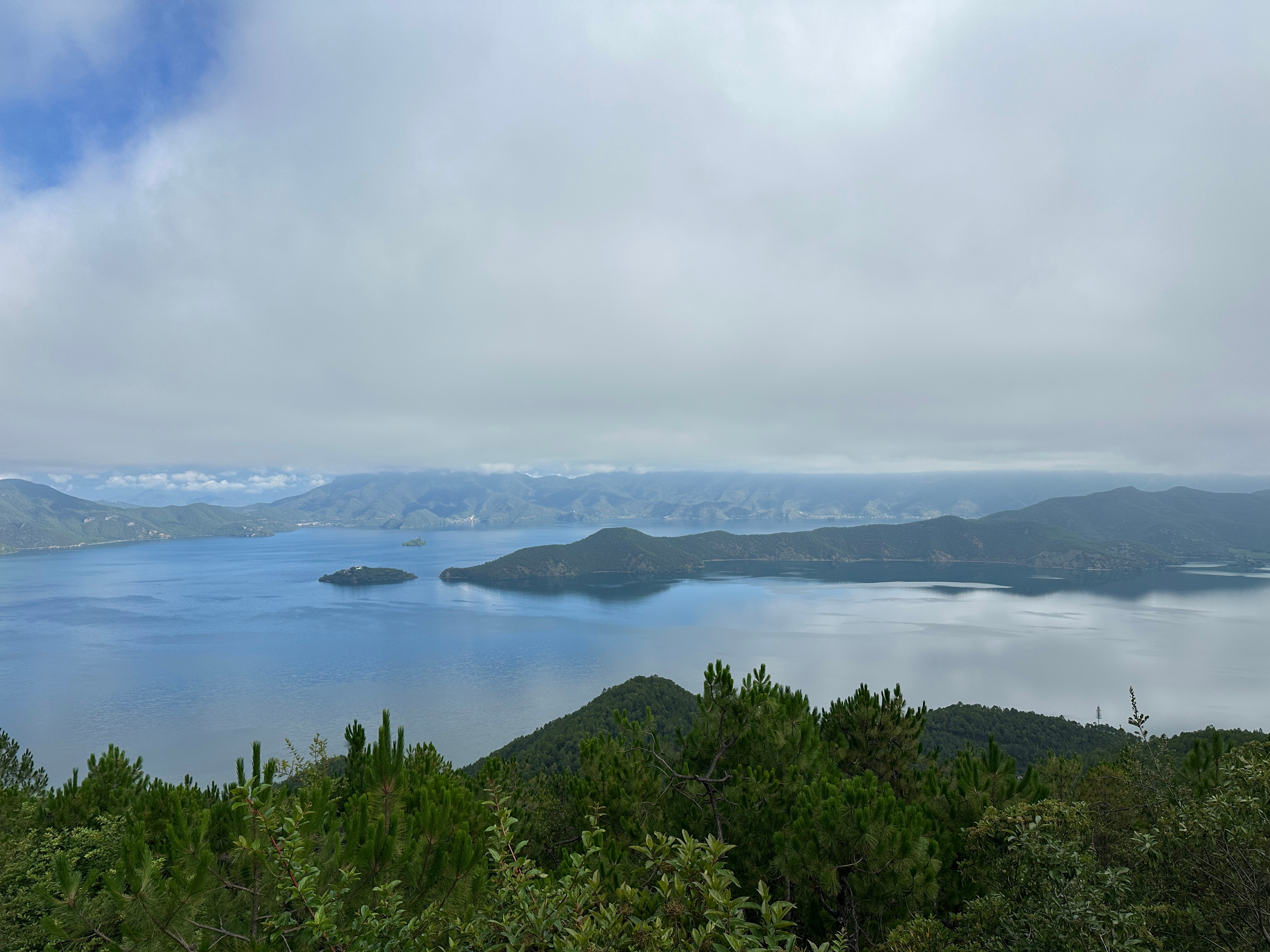 看过很多山山水水泸沽湖还是太美了