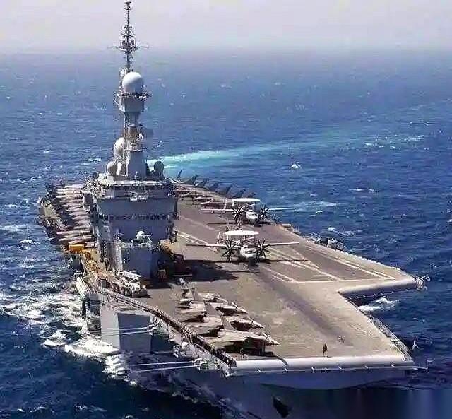 法国人这回，是真有点急了。家里那艘独苗核动力航母“戴高乐”号，一声令下就拉出去