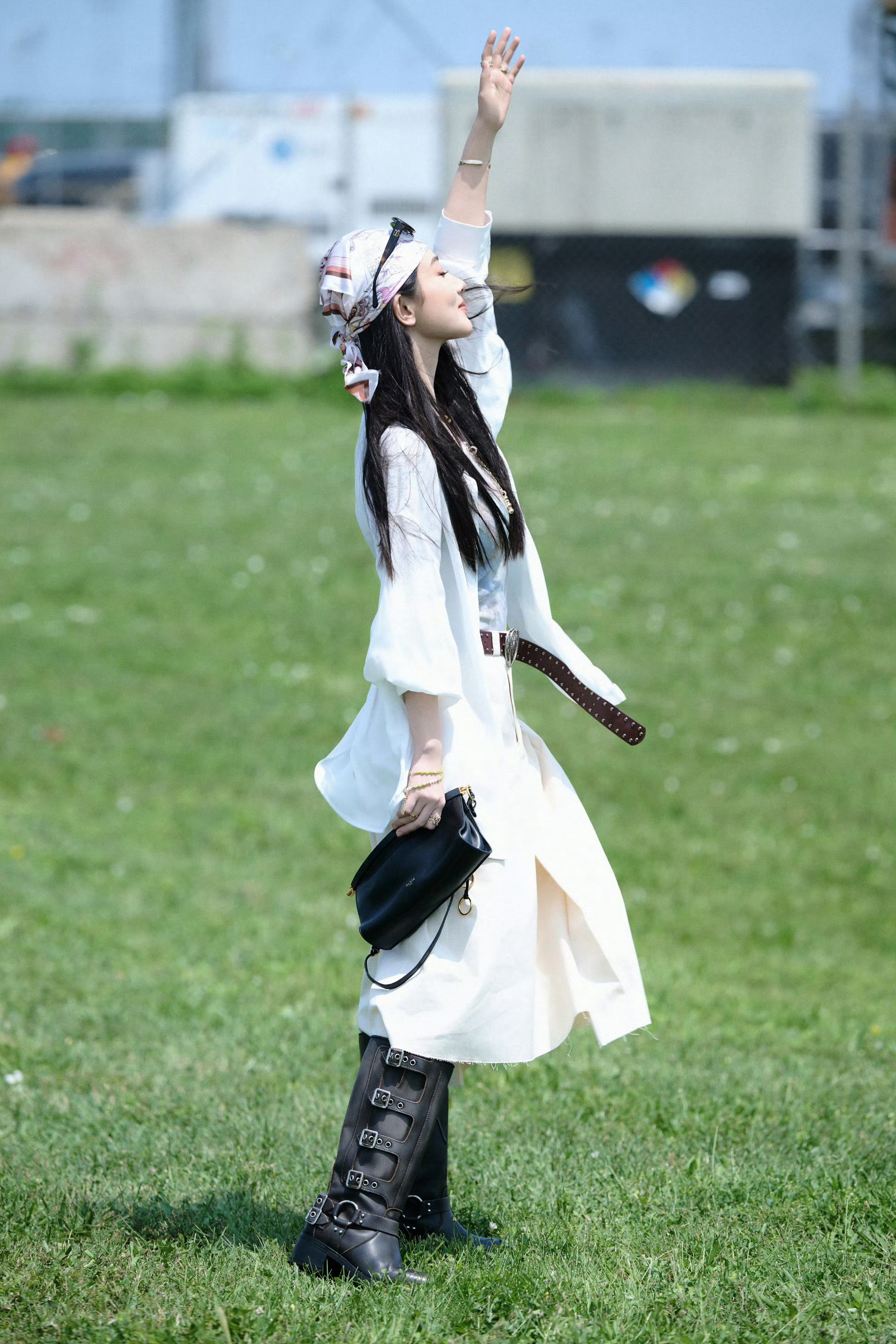 杨紫杨紫这套衣服只有高高瘦瘦的美女穿是潮人吉普赛女郎，我穿就是买菜大妈了！