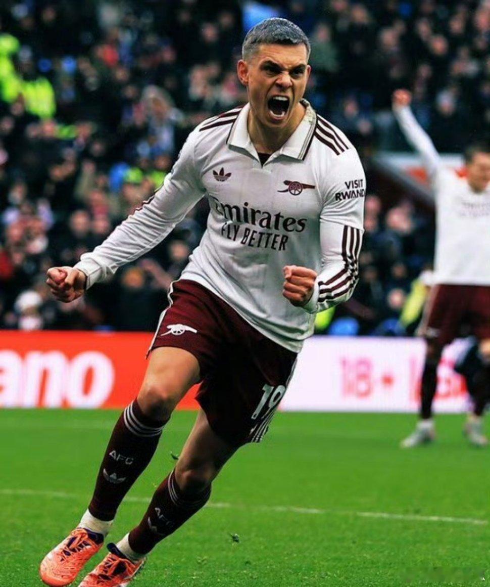 特罗萨德替补破门难救主，埃梅里神奇换人赢绝杀。非常精彩的周六英超早场比赛，阿森纳