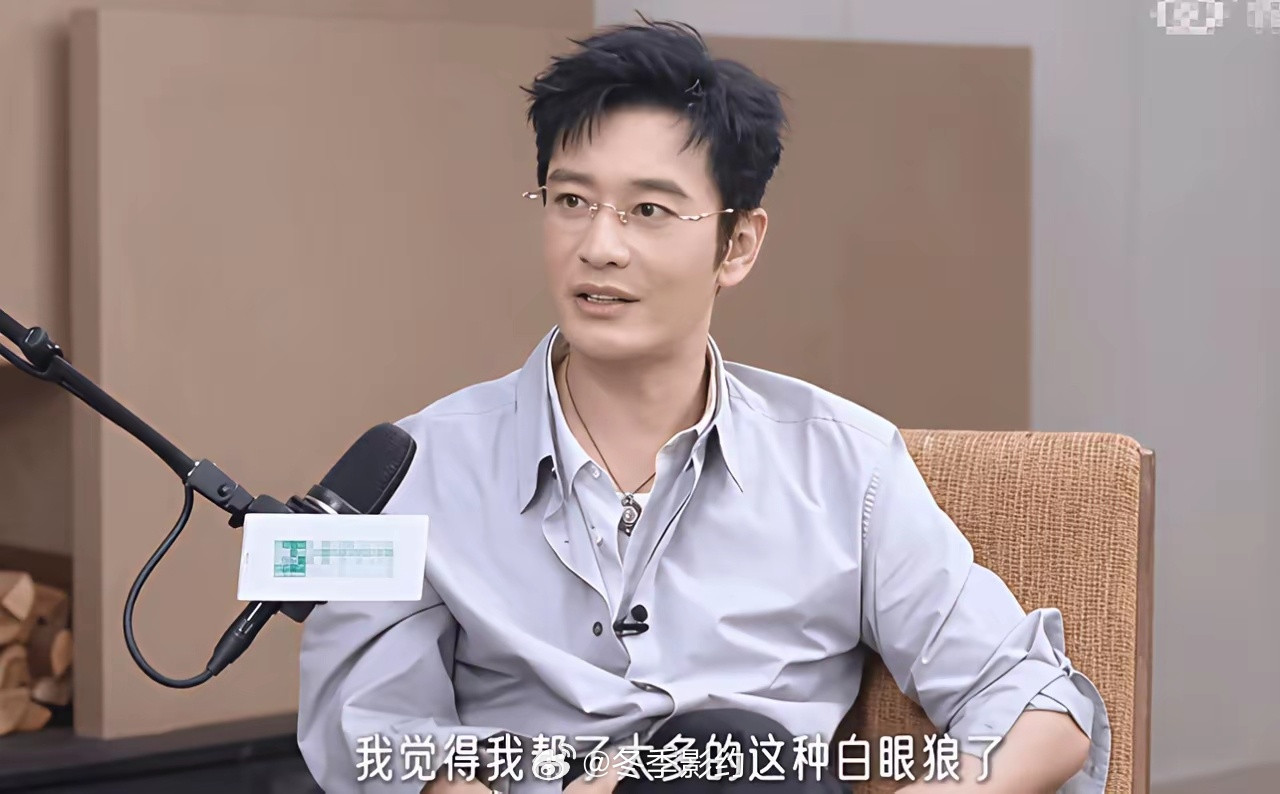 黄晓明我帮了太多白眼狼！近日，黄晓明在采访中罕见吐露心声，直言自己“帮了太多白眼