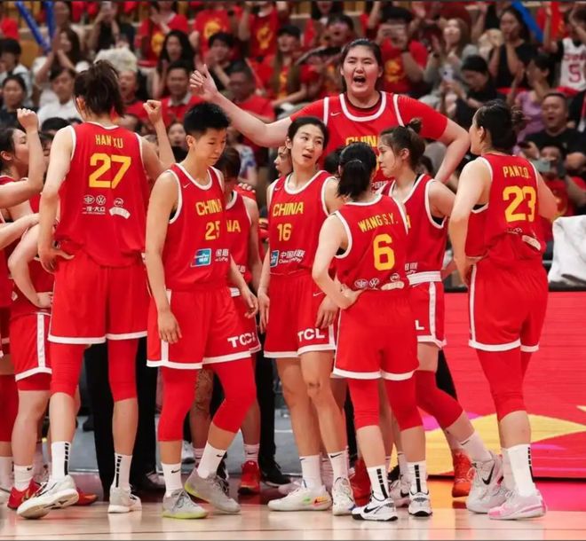 65分屠杀！韩旭缺阵她杀疯了，中国女篮新王牌横空出世！