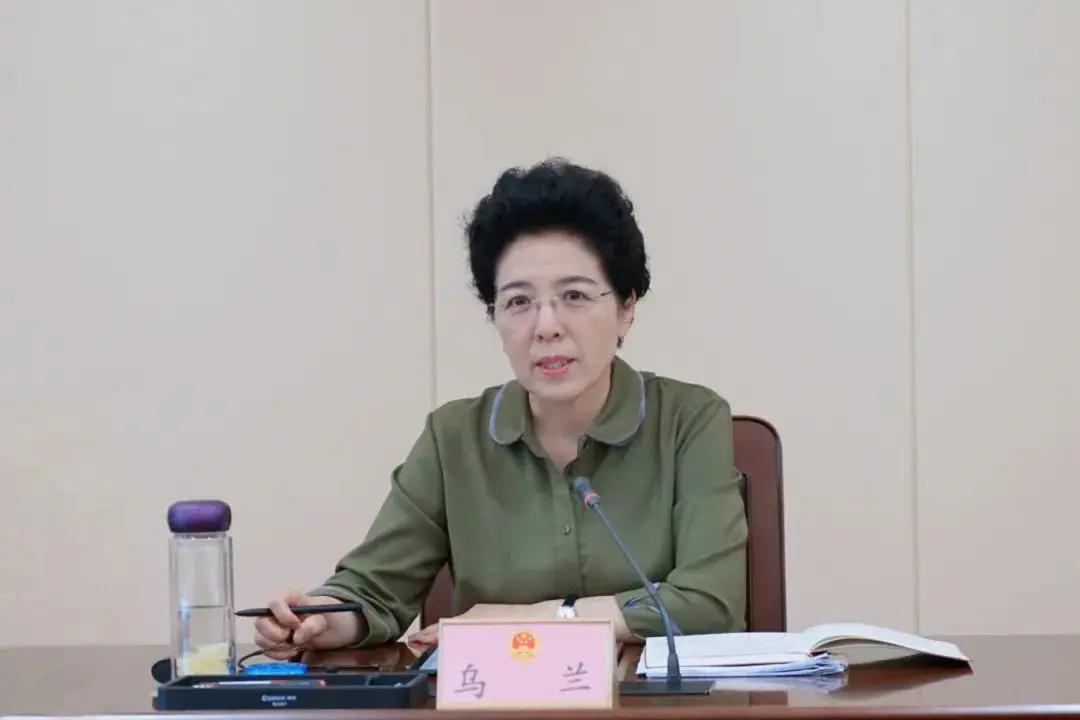 在已经查实乌兰的违纪违法问题当中，其中有一条提及“搞政治投机，结交政治骗子”。这