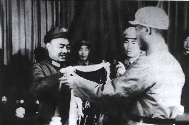 海军参谋长罗舜初怒怼彭德怀：你才是死顽固，得听得进去意见啊1952年4月