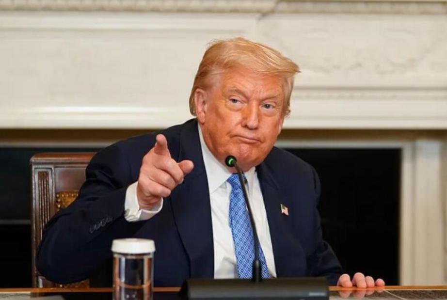 这回特朗普算是彻底踢到了铁板上！苦等了整整4天，结果不仅没等来红毯和鲜花，反而被