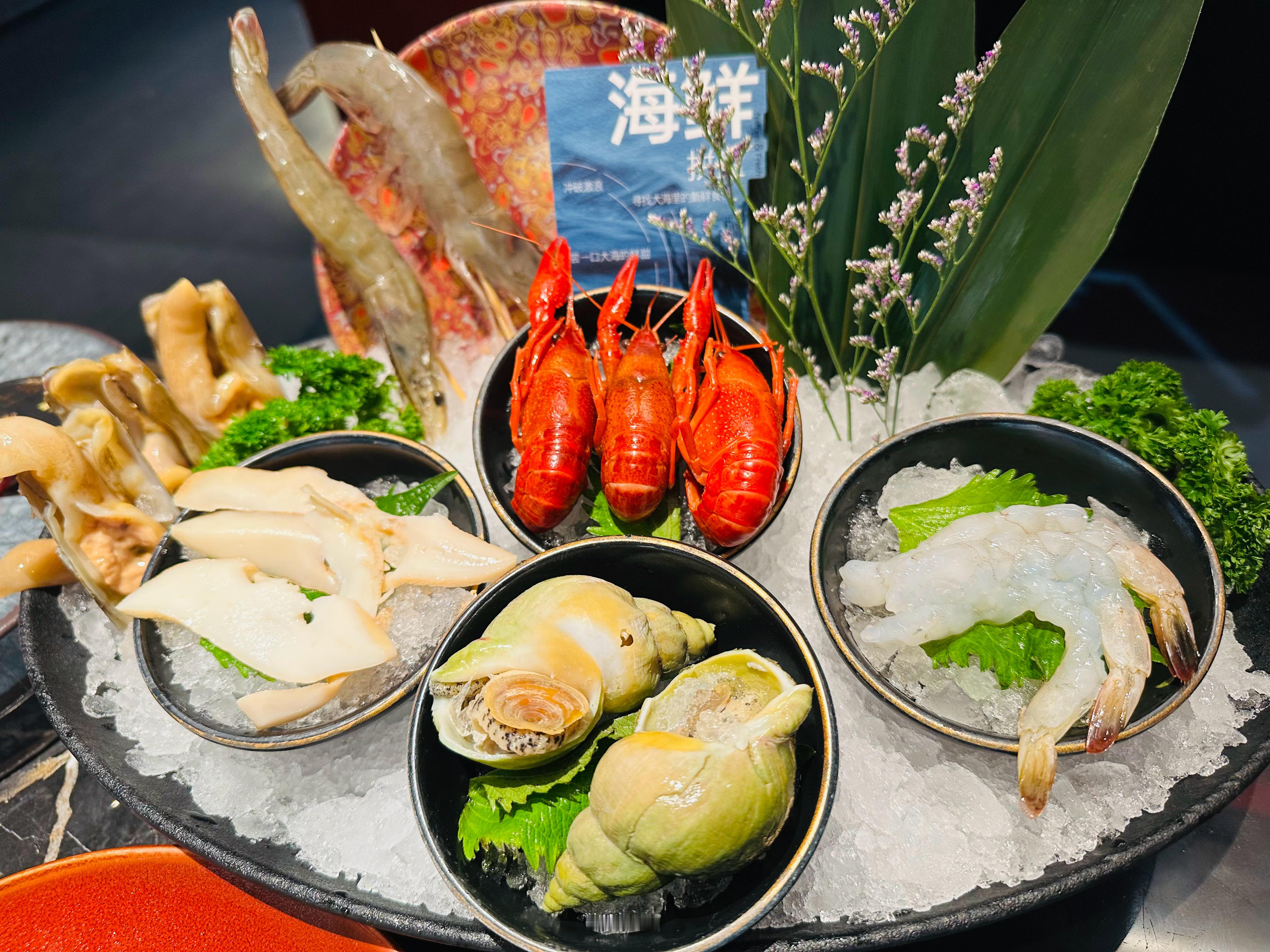 早餐在思考午餐，午餐在谋划晚餐。大脑全天为“吃”待机，身体只好默契配合——囤肉。