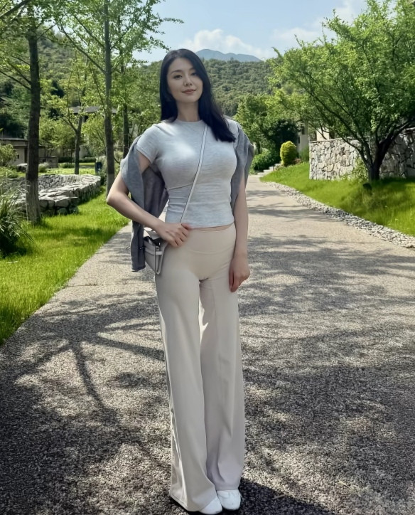 人见人爱，花见花开，车见车爆胎