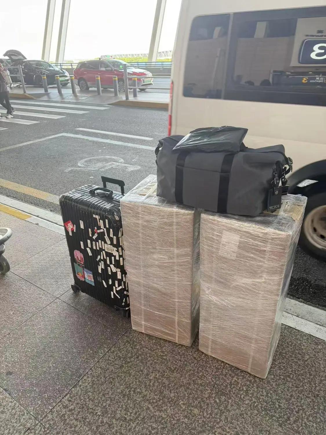 优势藏不住了，不装了！2026年7月15日，常居巴黎的楼先生搭乘法航航班从上海