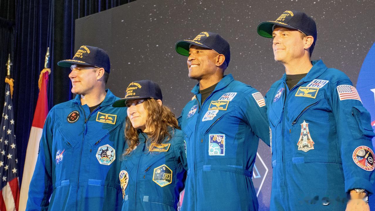 阿尔忒弥斯2号宇航员成为美国明星！科赫说：”宇宙让我们谦卑，没有彼此，我们什么