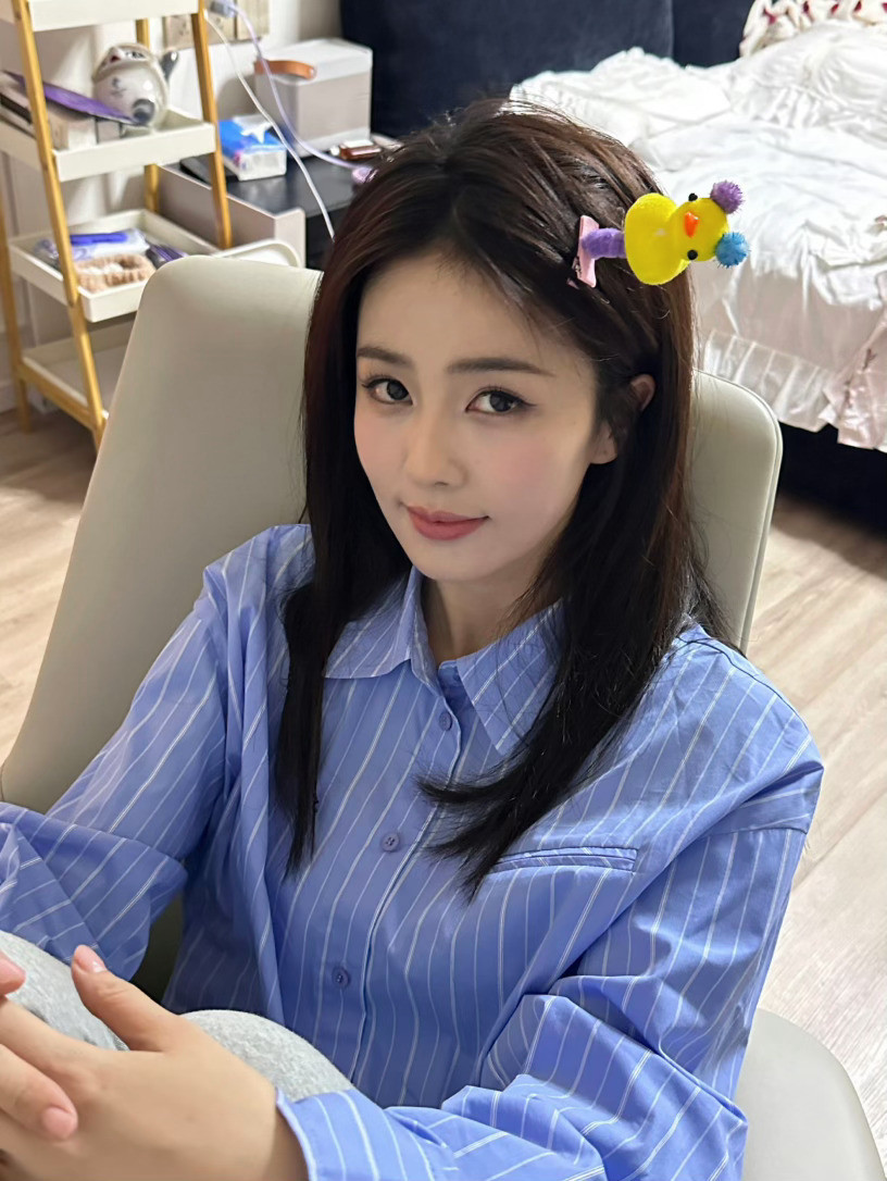 家有萌物🐰🤏🏻白鹿王韵娜​​​