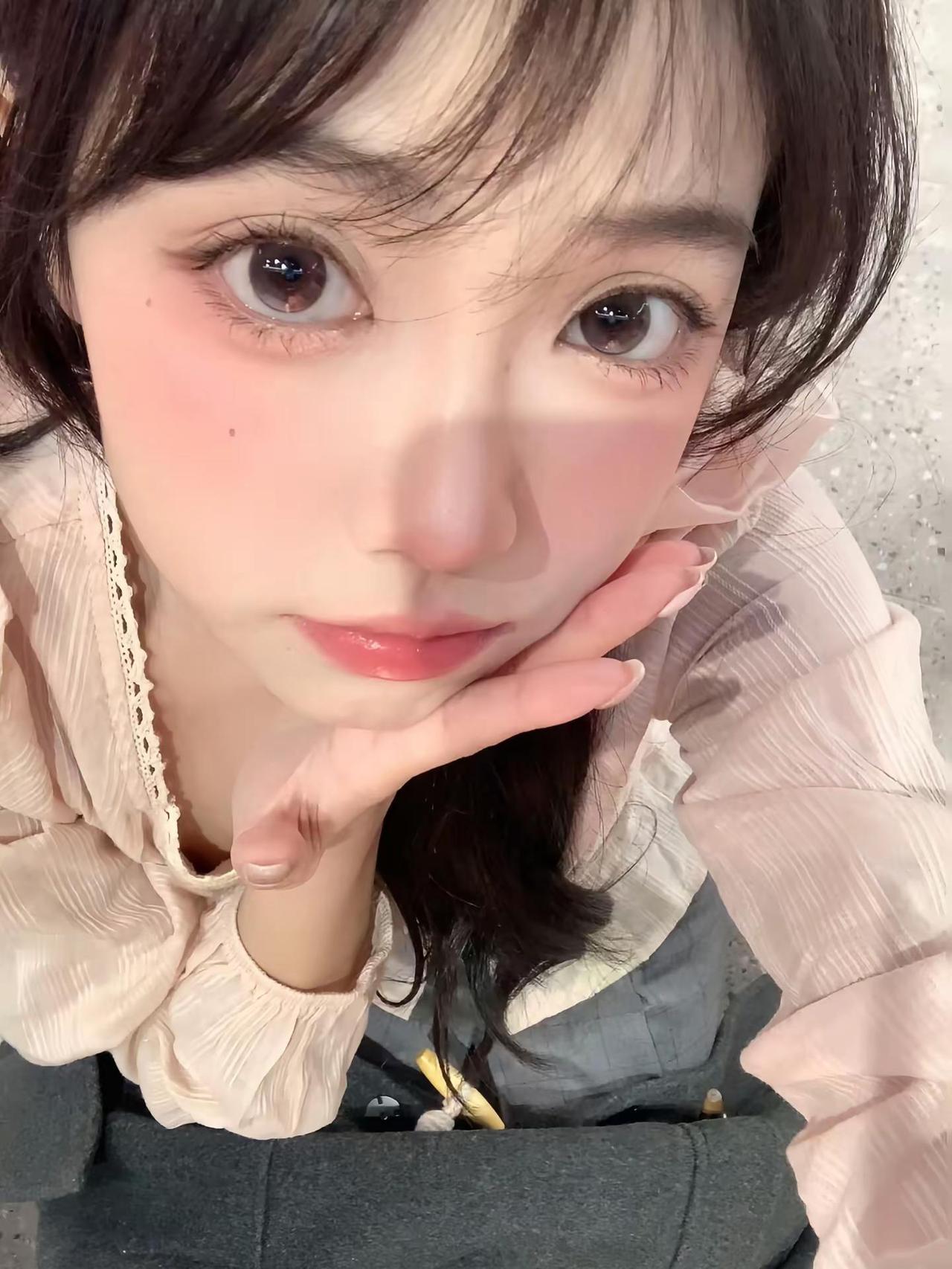 现在世界末日来了摆在你眼前的有吮指原味鸡麦辣鸡翅麦当劳薯条还有一个萌萌