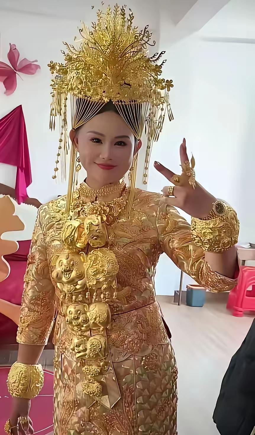 我滴天新娘子一身都是黄金啊！这家里得有多有钱啊！太羡慕新郎了跨越阶层了