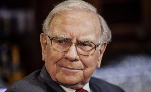 95岁巴菲特退休爆预言：“美日会更强大”！全球都在猜“咋不提中国”，没成想他关于