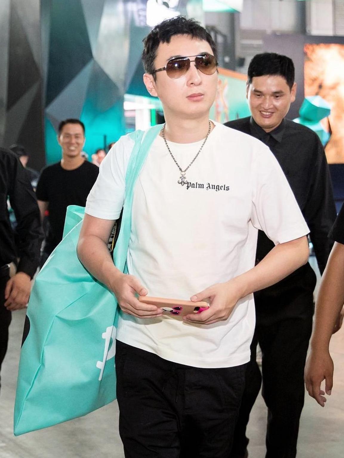 王思聪追女生的套路曝光了！王思聪追女生的路子，被交往过的女生扒了个底朝天，先