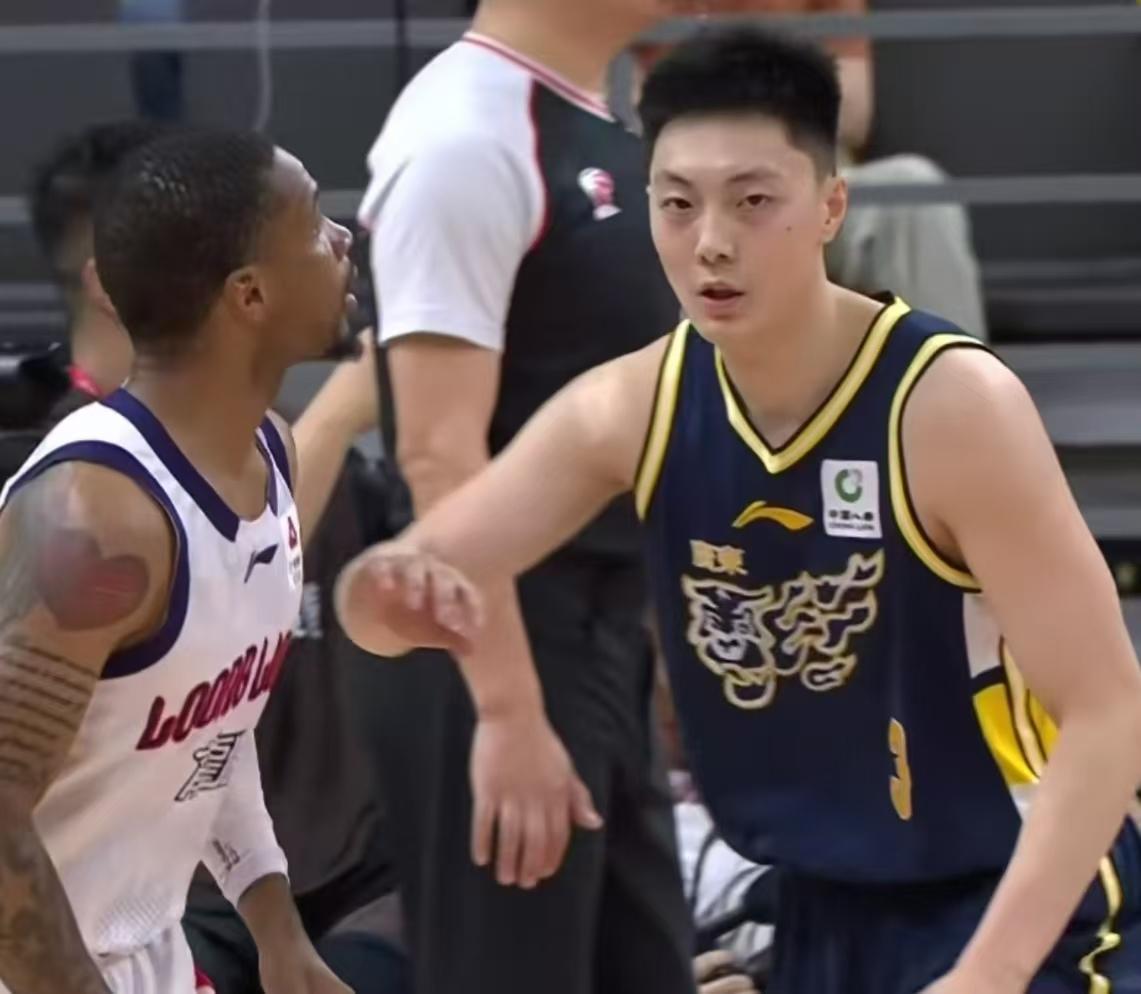 广东主场76:93不敌广州，看看到底是谁拖了球队后腿：1，身为顶薪核心的胡明