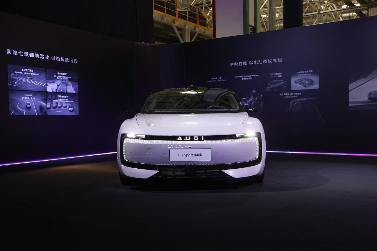 AUDI首款量产车型奥迪E5Sportback开启预售。全系推出先锋型、先