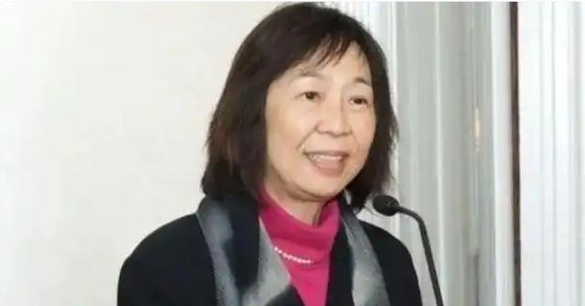 头号反华栏目“美国之音”被封禁，结果一看主持人名单，发现竟然一大半全是华裔女性！