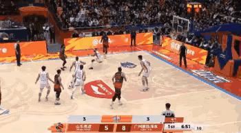 克里斯这脾气上来啊，真是倔到底啊，非得跟徐昕杠，你身高没啥又是还想隔扣，结果三次