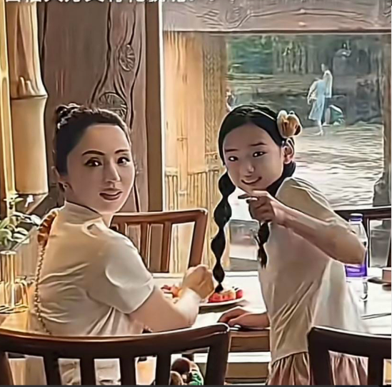 如果董璇生了二胎，张维伊就可以，父凭子贵地入住，董璇在东四环金茂府的豪宅。