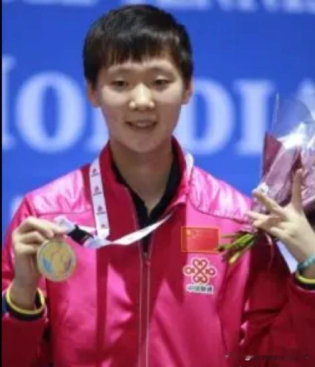 王曼昱好样的，拒绝最大冷门爆出，卫冕冠军晋级下一轮。第十五届全运会女子单打首轮