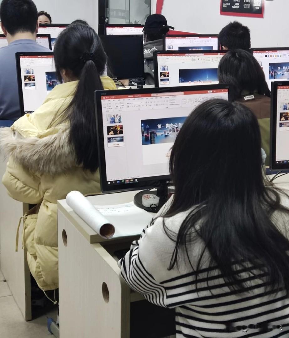 不知道大家发现没有，小公司咬牙匹配薪资引进来的大厂人，往往和老板的蜜月期都不会超