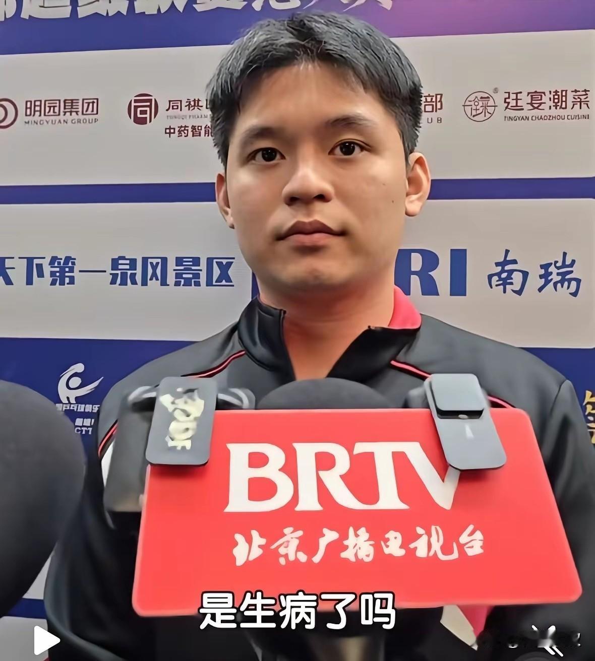 难道我错怪林诗栋了？今天记者采访林诗栋，问他为什么咳嗽？他说:南京太干