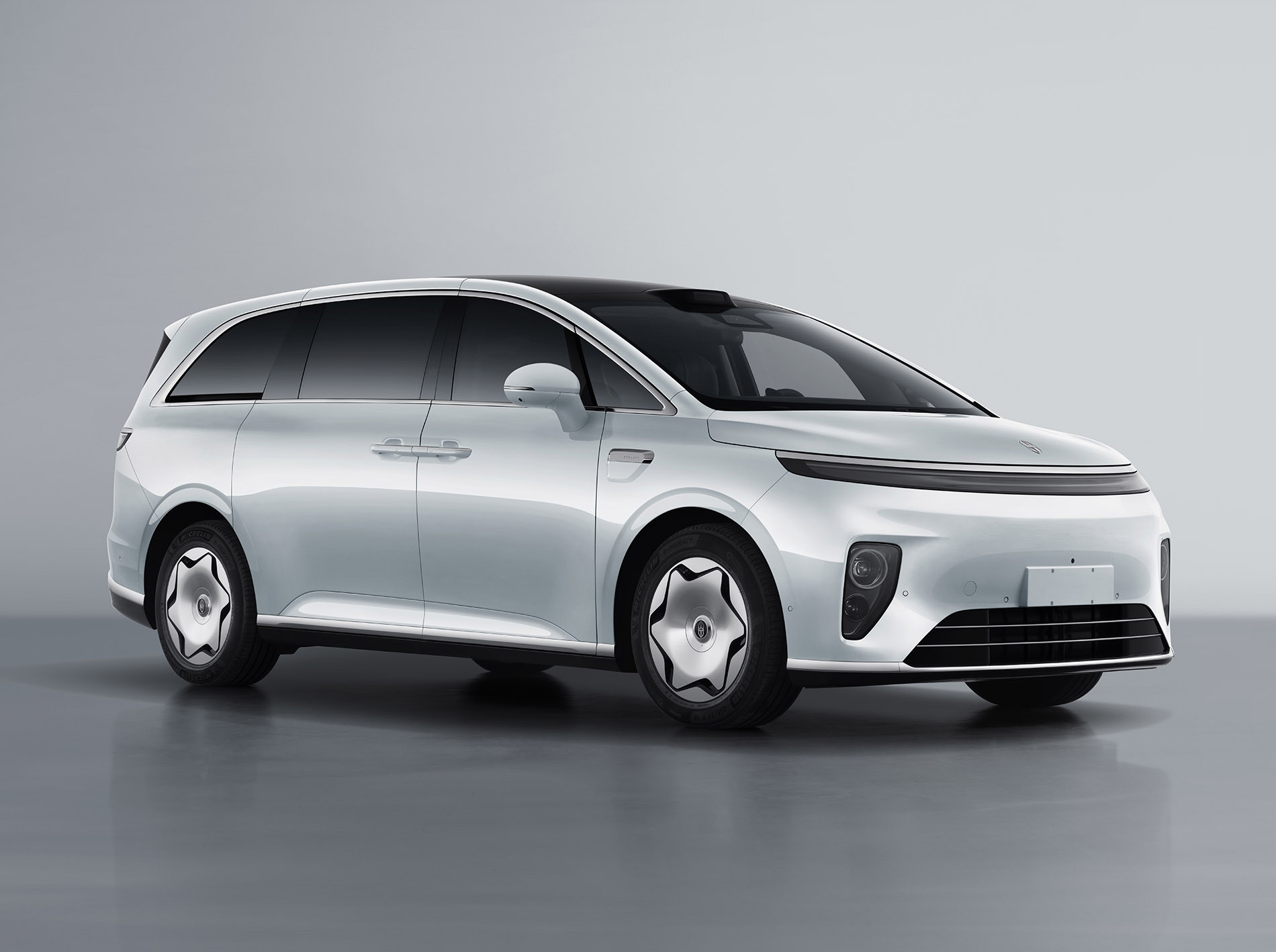 享界V8全新MPV这个造型，额，怎么评？