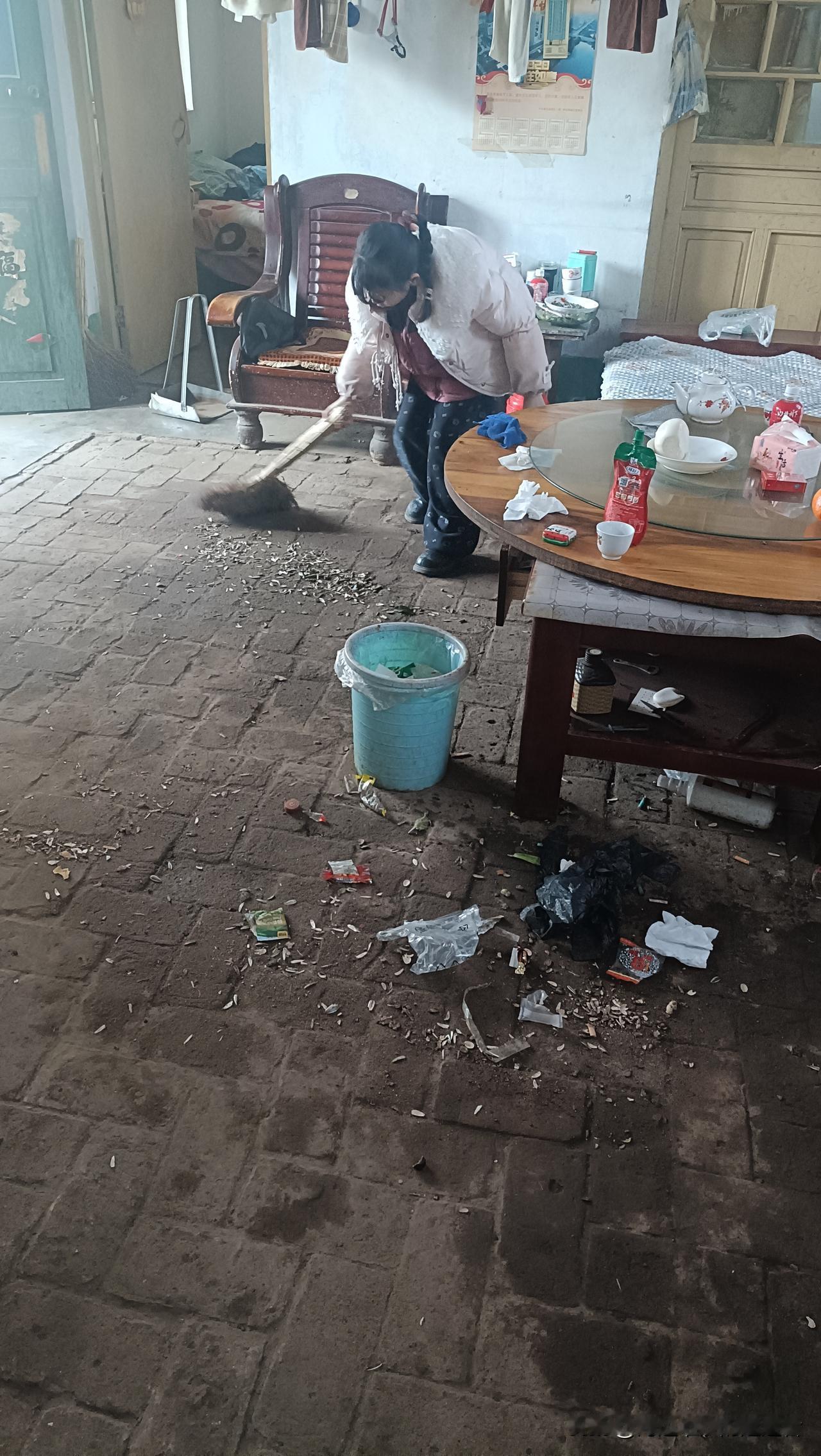 随手拍张图，分享美好瞬间孩子今年懂事了主动干起家务