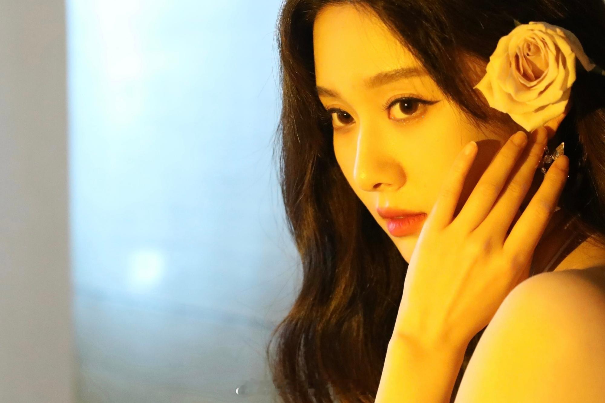 王子璇明艳鲜花大片