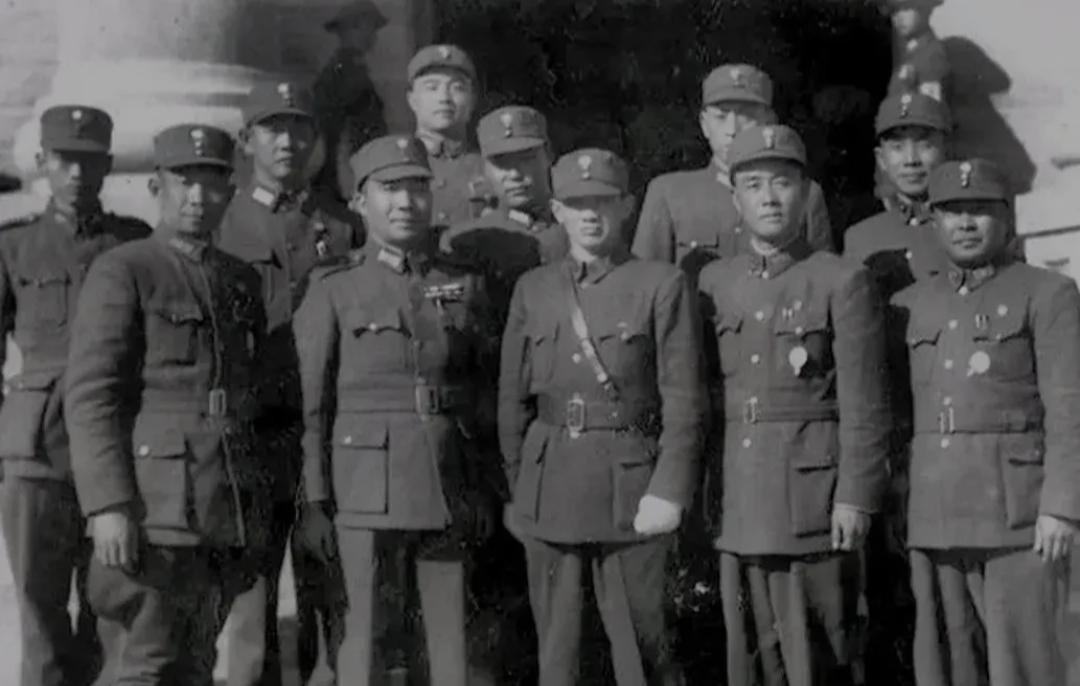 解放战争中，国军在山东的军事布局很古怪，一个省份里竟然同时并存三个独立的军事指挥