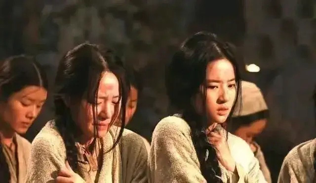 有网友提问，为什么五胡乱华没有出现在三国乱世？因为恰恰是三国时期太乱，还没那个功夫去侵略五胡。公孙瓒