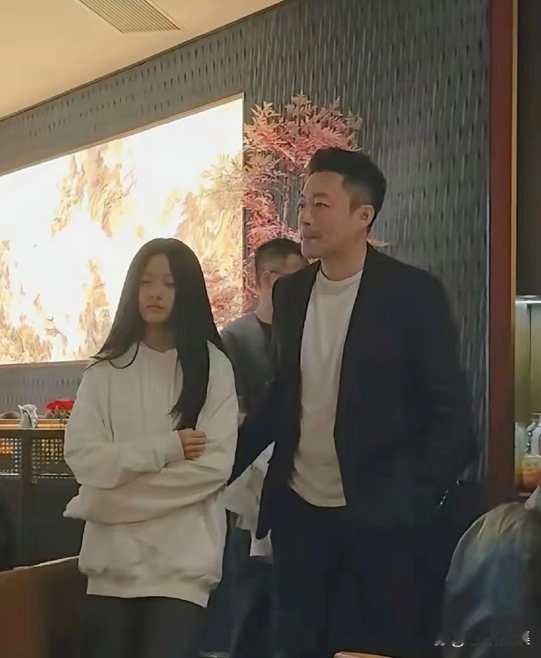 大S女儿小玥儿，简直‌是大S的翻‏‌版‌，活脱脱‏就像大S本‎人。​​​