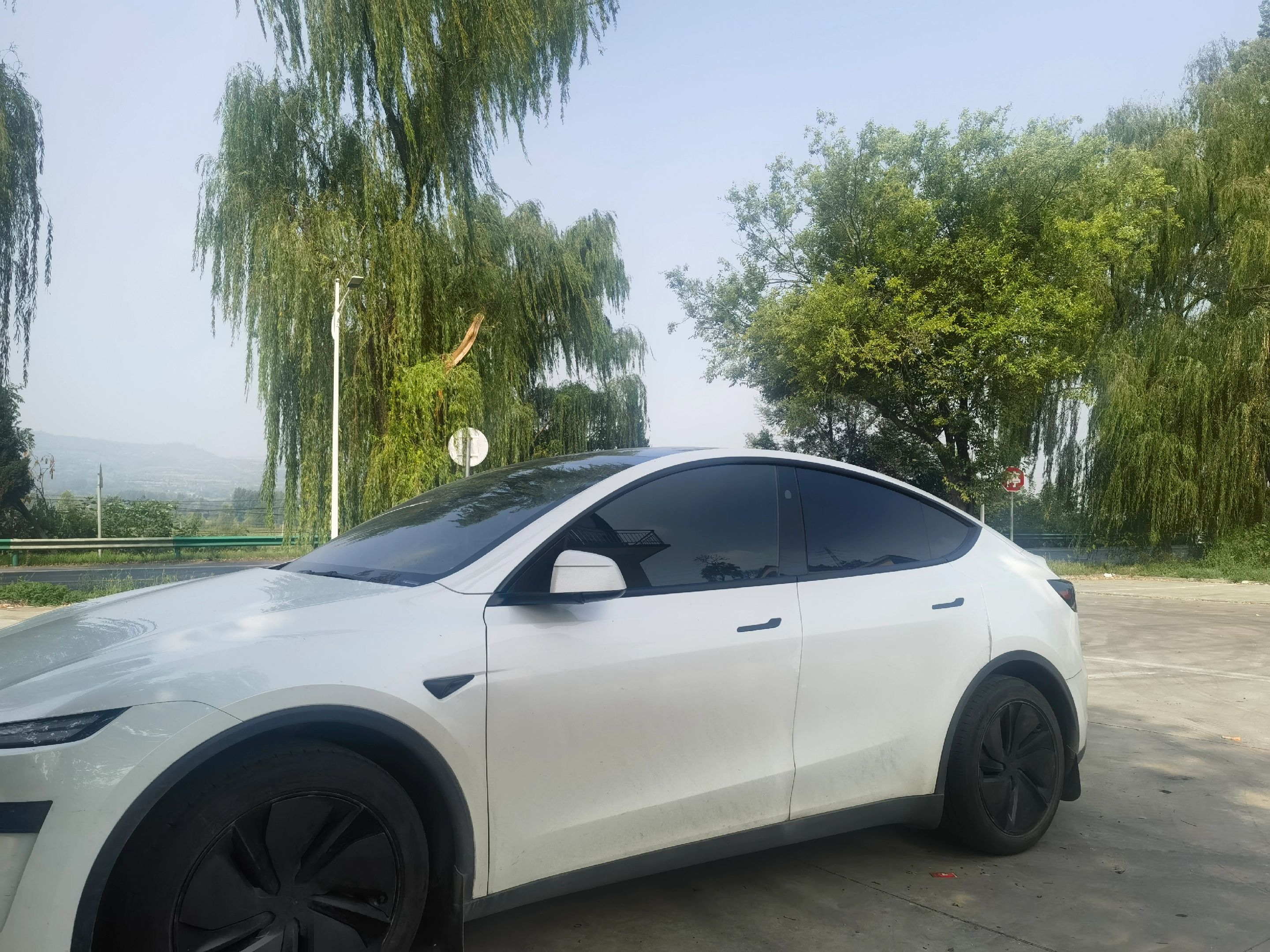 在报废哈弗H6的前一年，买了纯电车特斯拉Model-Y，至今跑了65000公里路，这车当前来看确实很