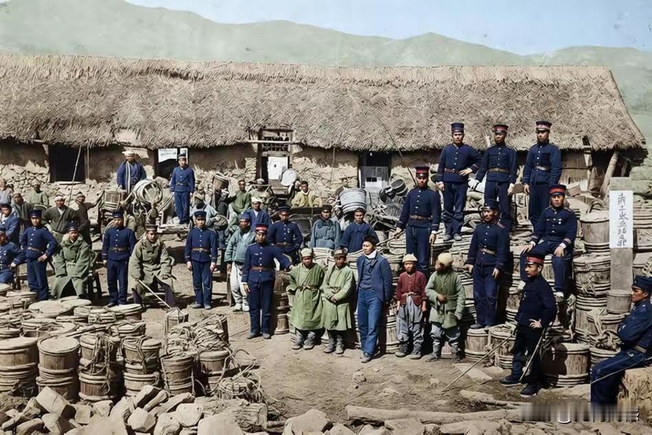 这是1894年日本鬼子拍摄的一张照片，这使得日本鬼子度过鸭绿江，侵略到我们的领土