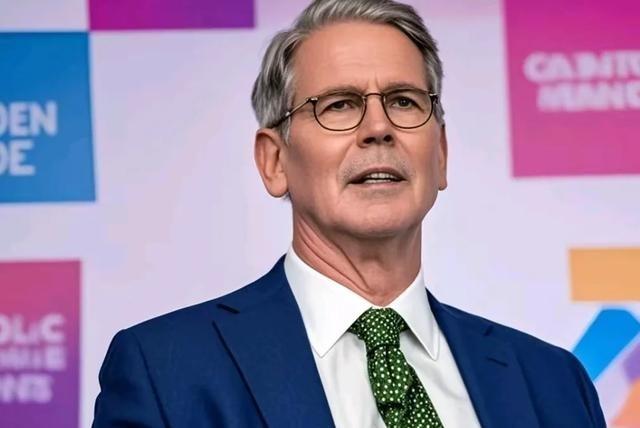 很多人以为，美国财长贝森特气急败坏，是因为我们不让步。错了！真相是，我们把美国人