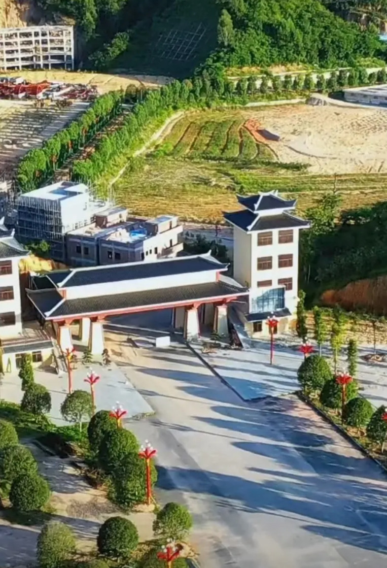 五华县南丰山旅游度假区事件的影响到底有多大，简直无法想象。1，梅林镇再无工作出