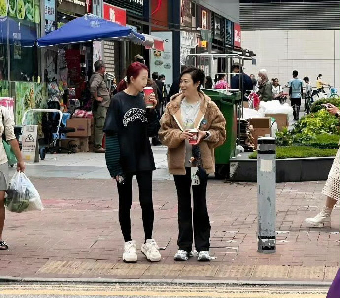 香港的路人都不追星吗？竟然没人要签名？​​​