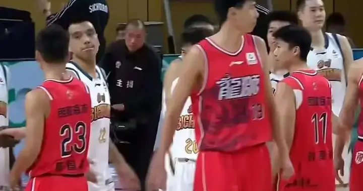 CBA出现进步神速队员, 从场均5分到17分, 三分14中10, 秒变神射手