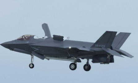 日本8架F-35B到货，正式拥有攻击型航母，走在中国海军前面？今天有一条大新闻