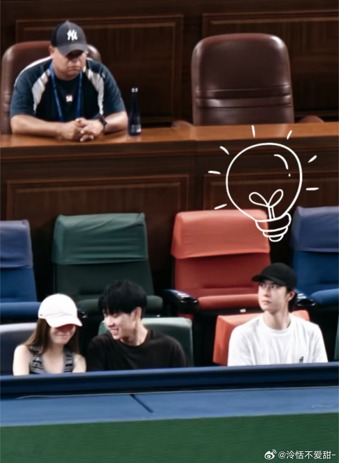 发现王一博头顶好大的电灯泡[笑着哭][笑着哭]​​​