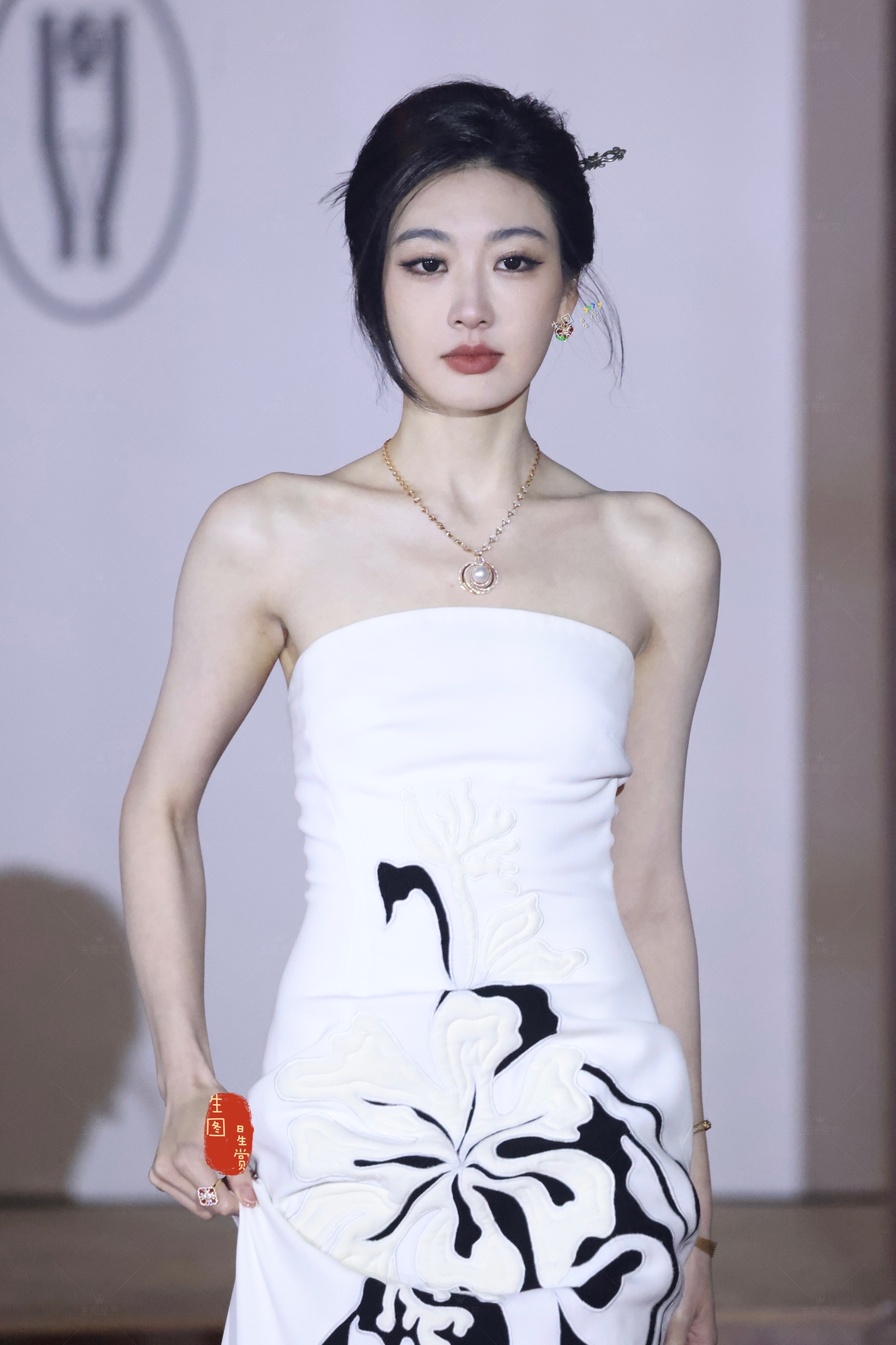 孙乐言濮院高定时装周一抹靓丽的乐乐言💋🫧