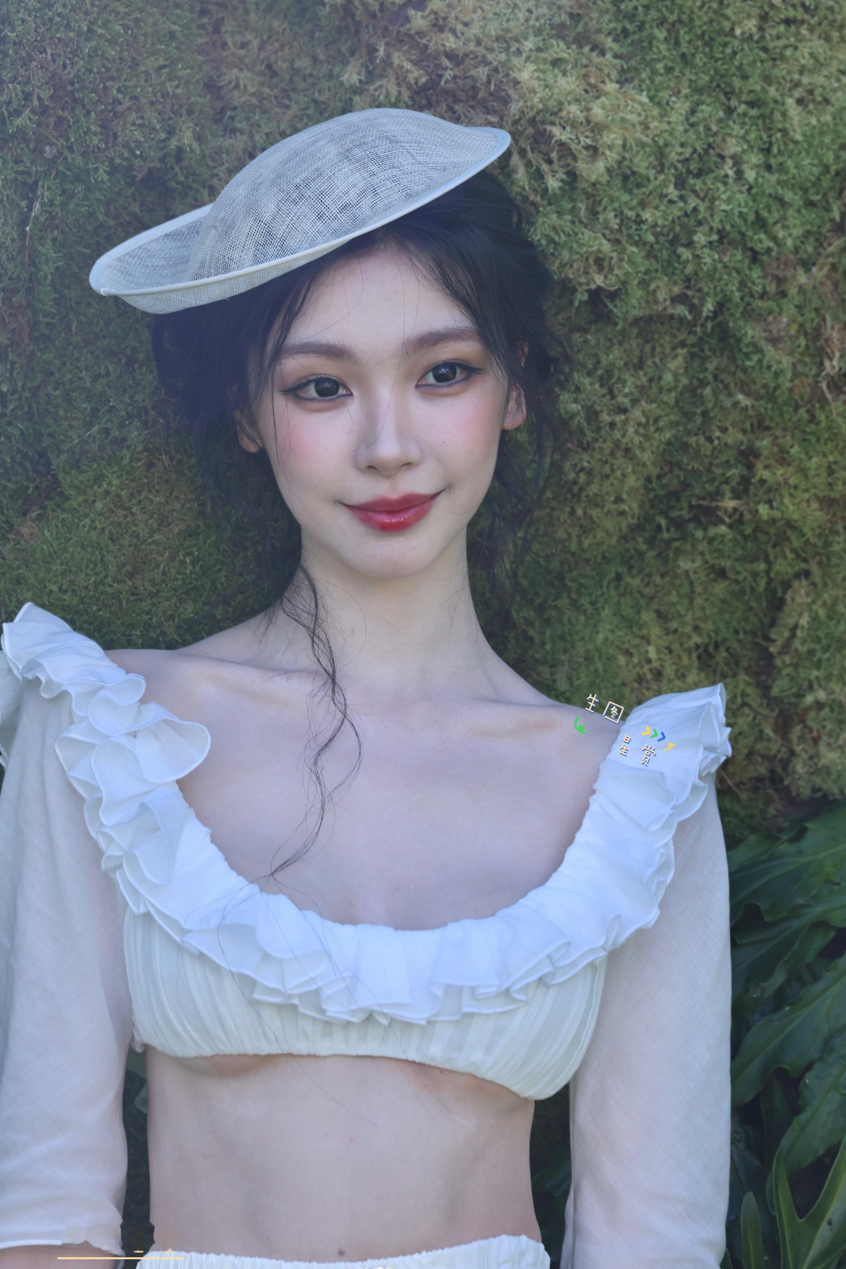 易梦玲VOGUE潮汐红毯生图美貌，南法优雅少女，香软甜辣🫧​​​