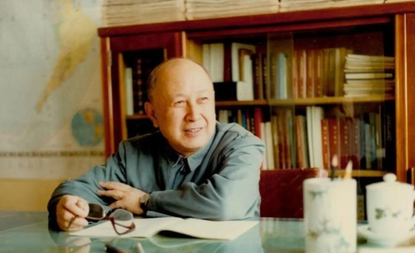 1955年，钱学森回国之后，中国科学院按照教授一级工资，给钱学森每月335.8元