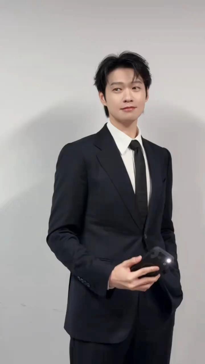 偶家男神镜头签这么帅什么意思！？​​​